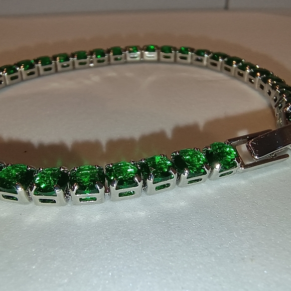 Radiant Green Crystal Bracelet - Picture 8 of 9